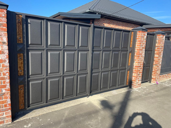 МЕТАЛЛИЧЕСКИЕ ВОРОТА  С КАЛИТКОЙ (3,5 м х 2,10 м) (1 м х 2,10 м)